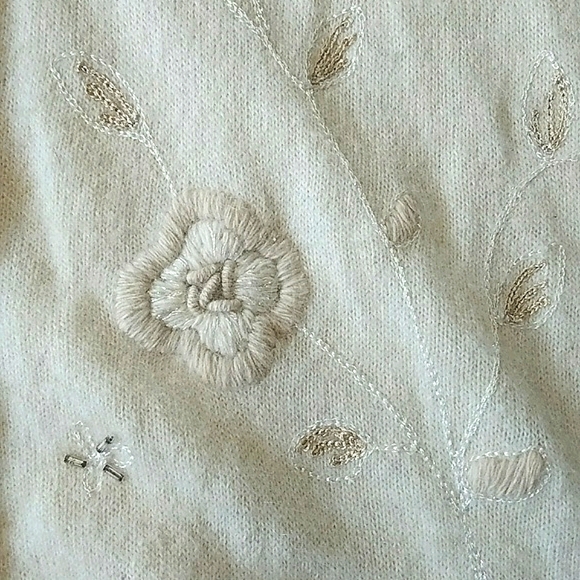 Vintage Lambs Wool Blend Beaded Embroidered Cutest Cardi Ever - Picture 6 of 16